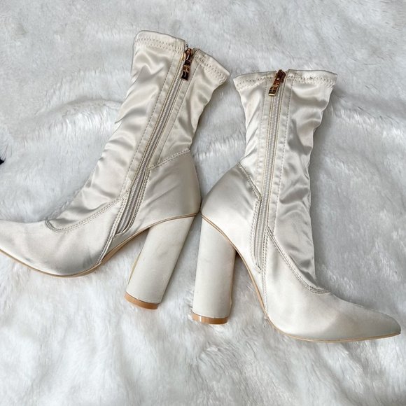 Sergio Todzi Satin Fitted Ivory Pointed Toe Ankle Zipper Boots Size 36 - Picture 3 of 14